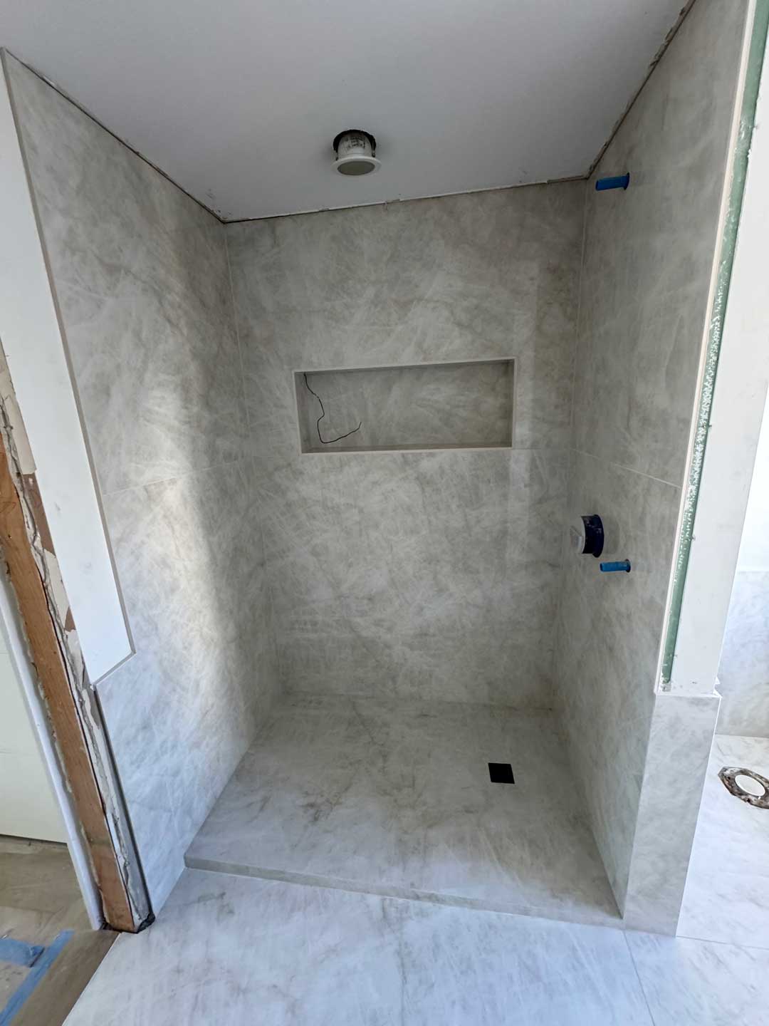 Luxury bathroom suite with porcelain