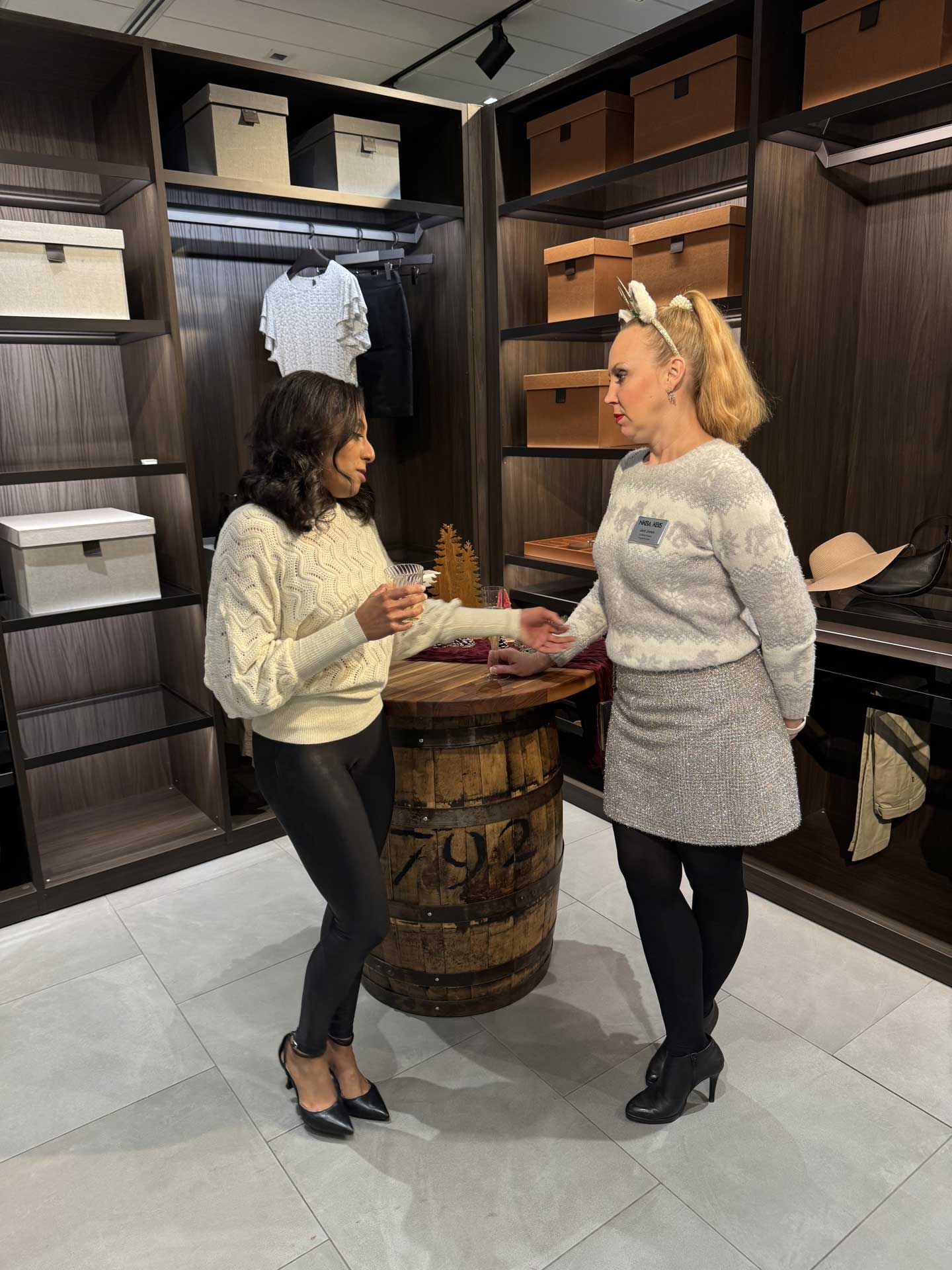 Luxury shower enclosure with large-format porcelain