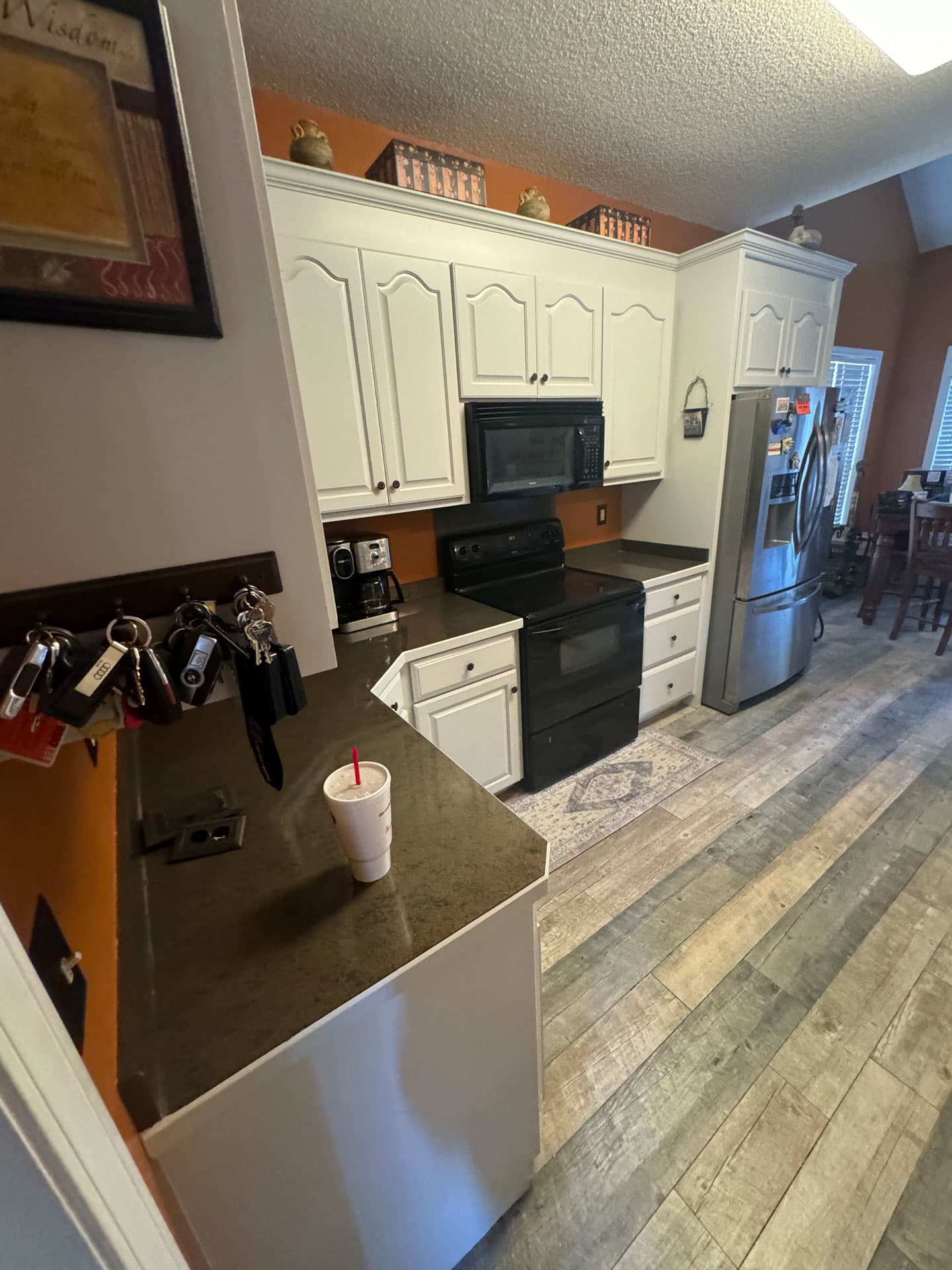 Walk-in shower with porcelain slab walls