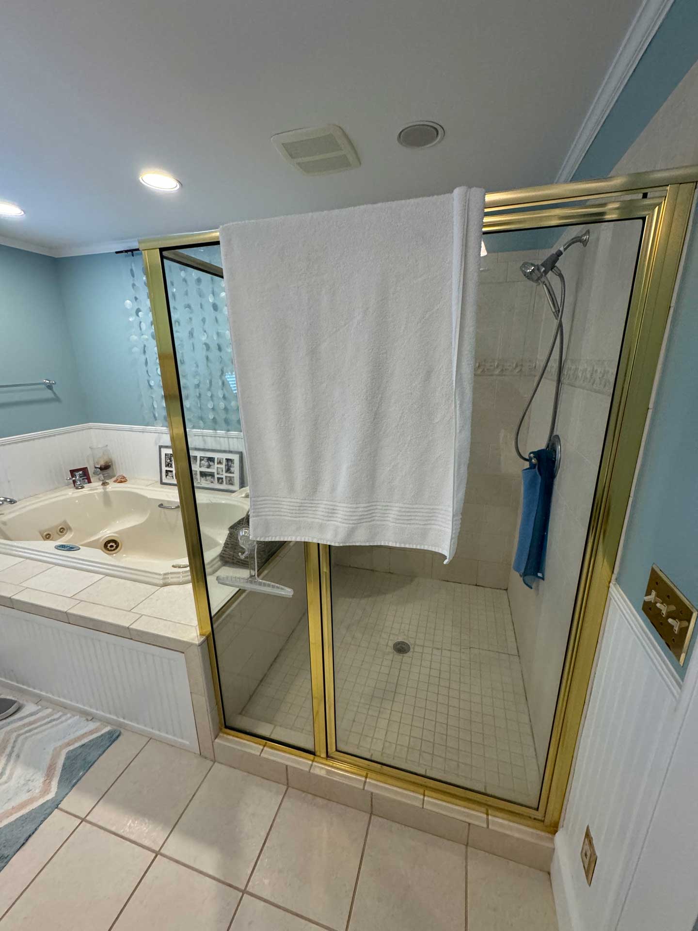 Freestanding tub with porcelain surround