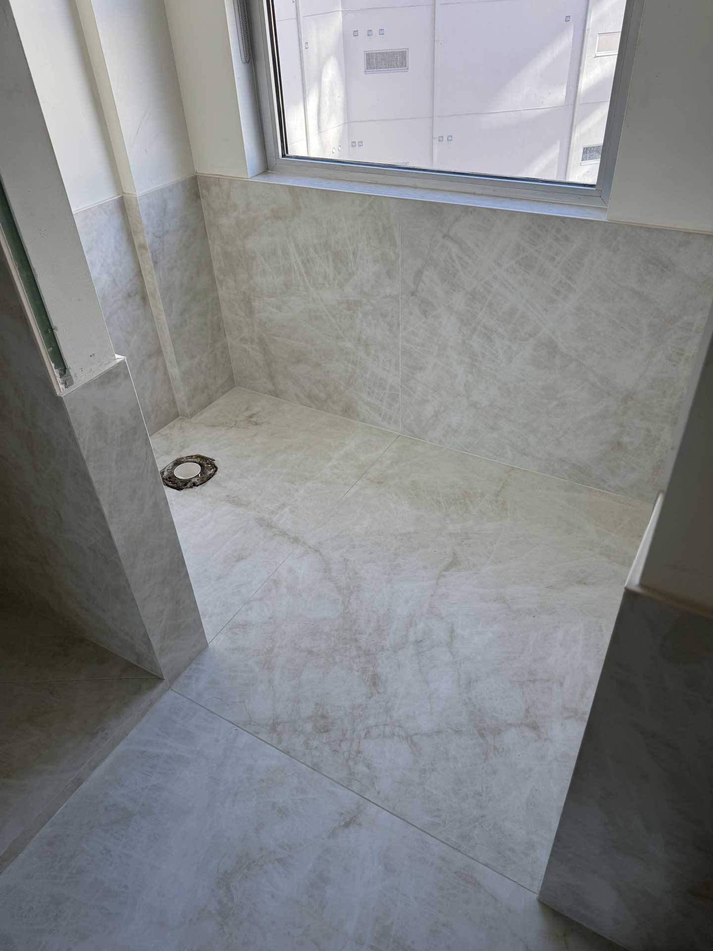 Full porcelain shower system