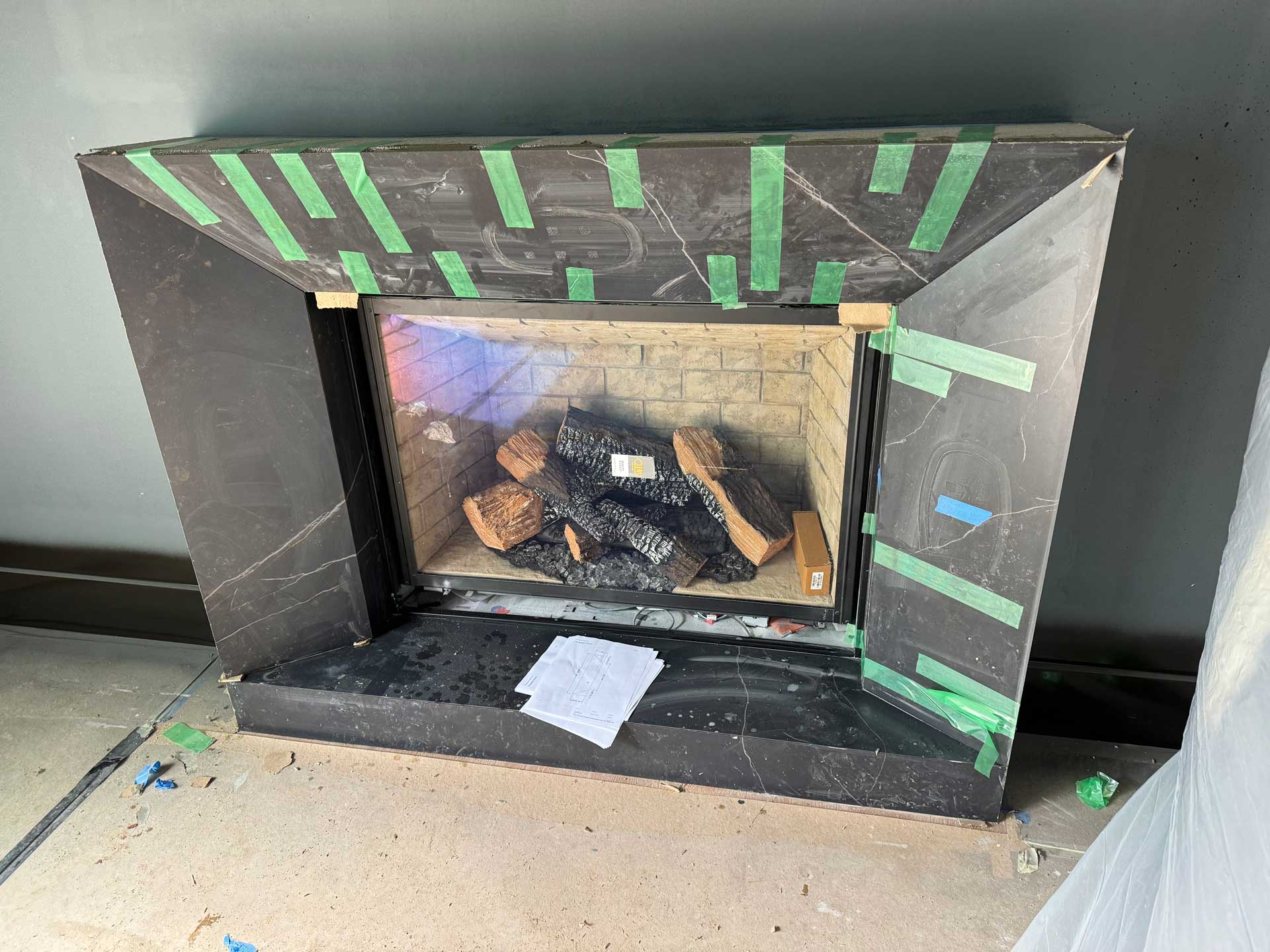 Porcelain feature wall in living room