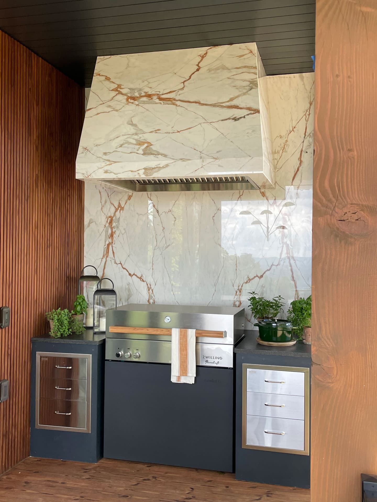 Porcelain slab fabrication at Innovative Luxury Surfaces